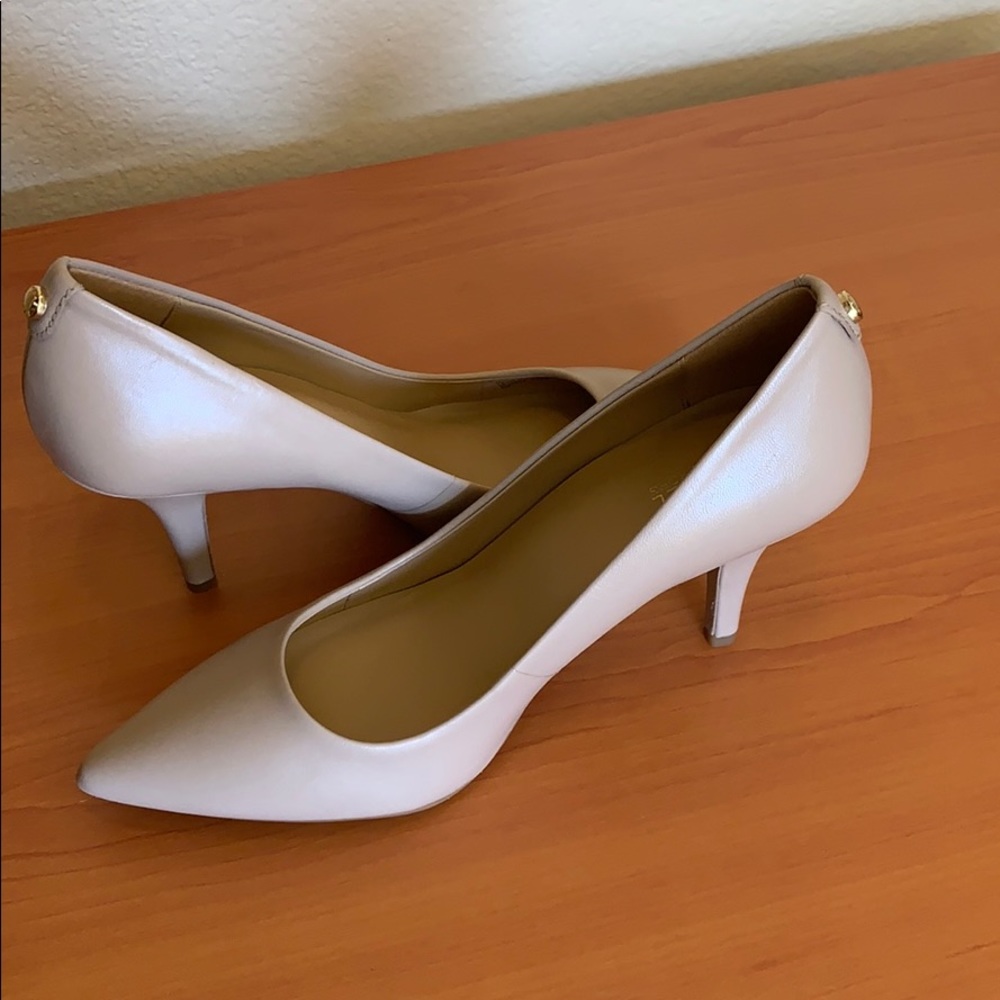 Brand New Michael Kors Leather Pumps.